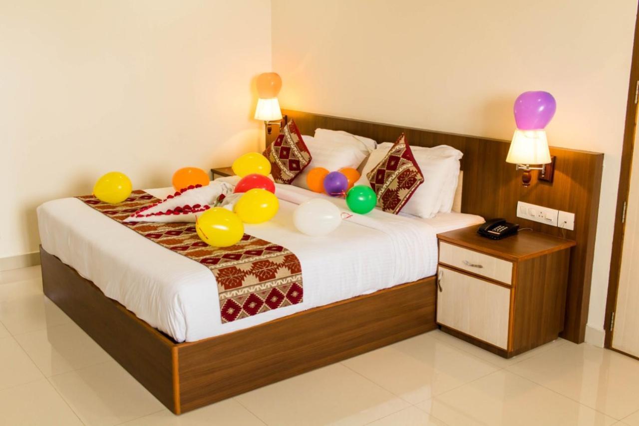 Miracle Residency Hotel Kizhake Chalakudi Ngoại thất bức ảnh