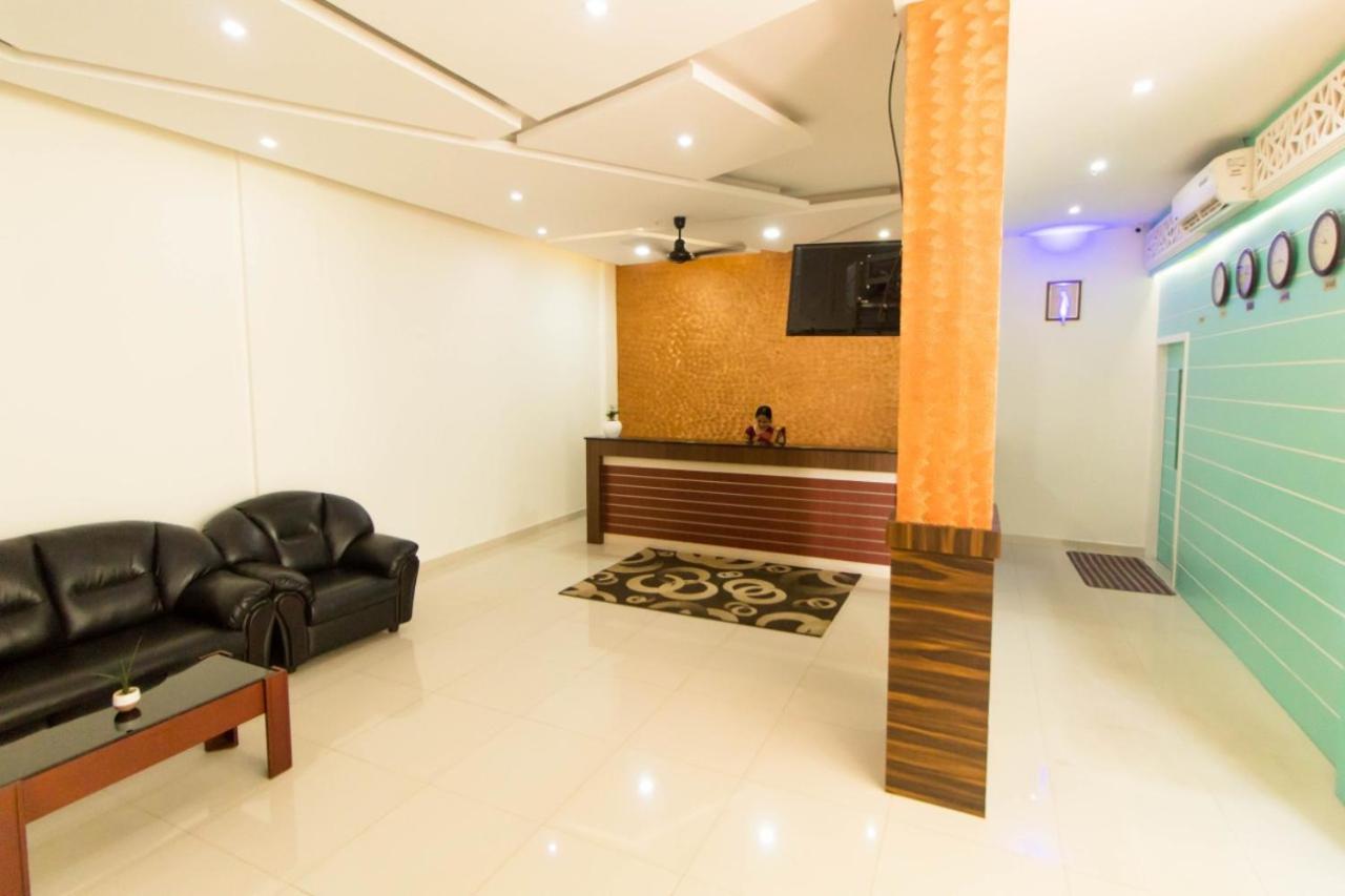 Miracle Residency Hotel Kizhake Chalakudi Ngoại thất bức ảnh