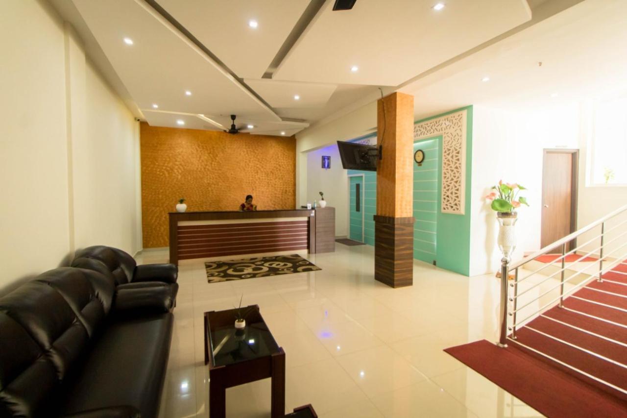 Miracle Residency Hotel Kizhake Chalakudi Ngoại thất bức ảnh