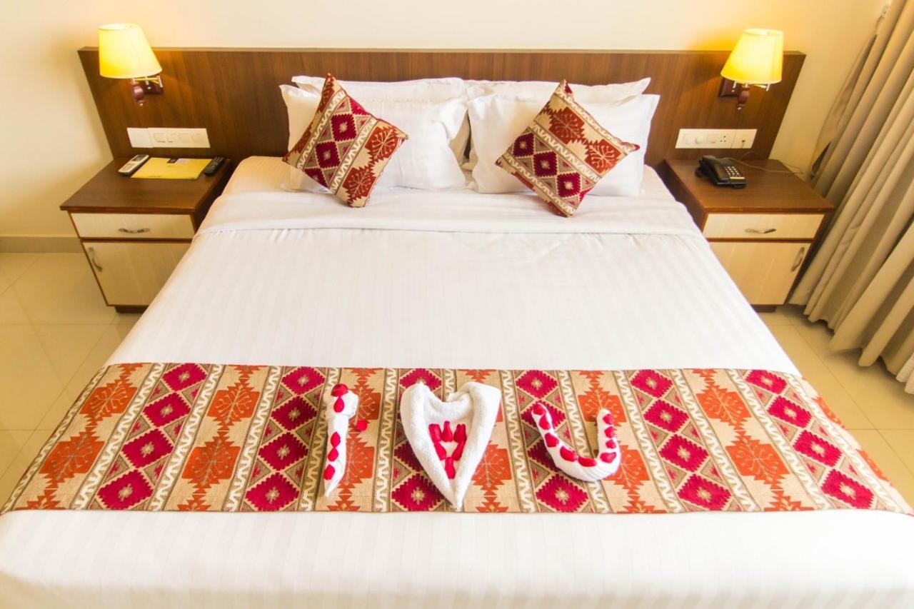 Miracle Residency Hotel Kizhake Chalakudi Ngoại thất bức ảnh