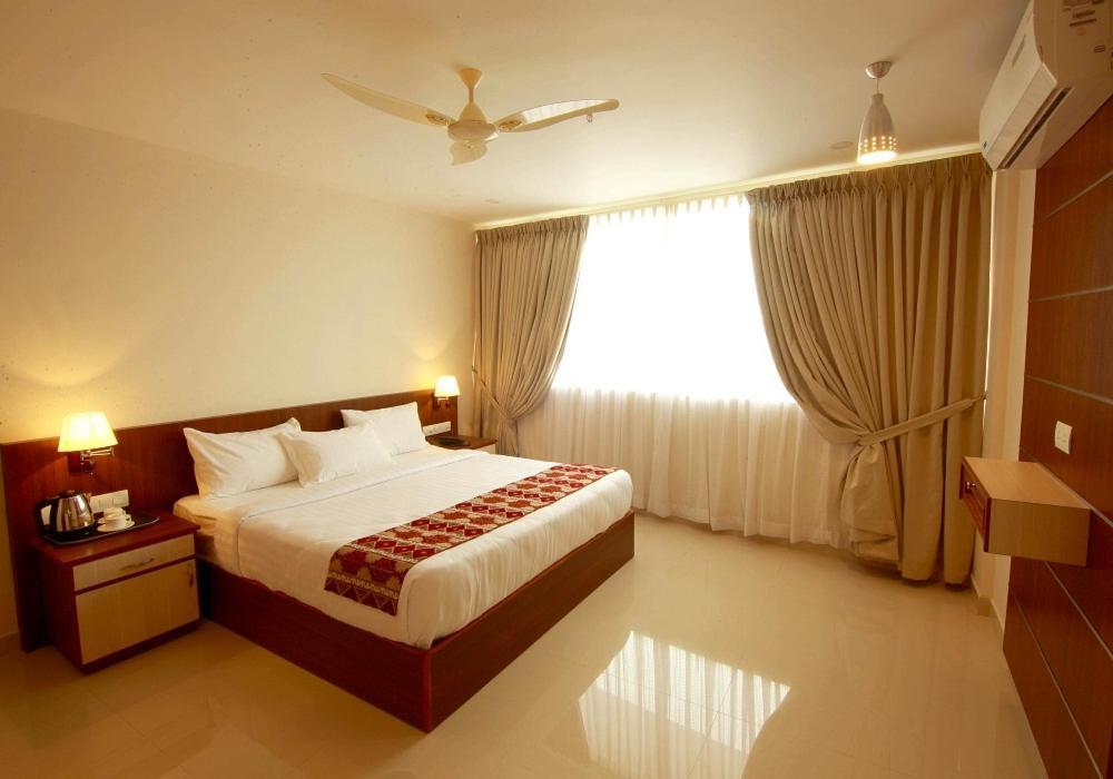 Miracle Residency Hotel Kizhake Chalakudi Ngoại thất bức ảnh