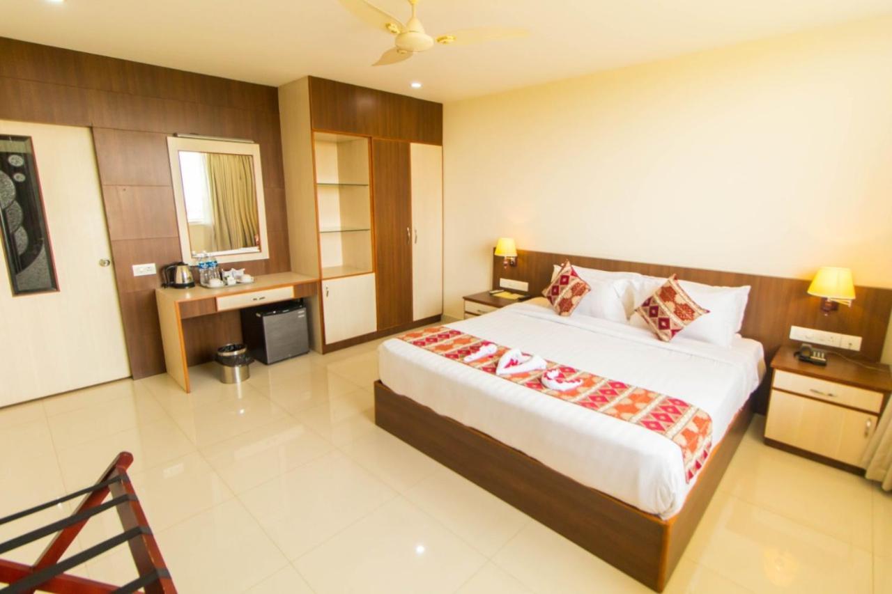 Miracle Residency Hotel Kizhake Chalakudi Ngoại thất bức ảnh